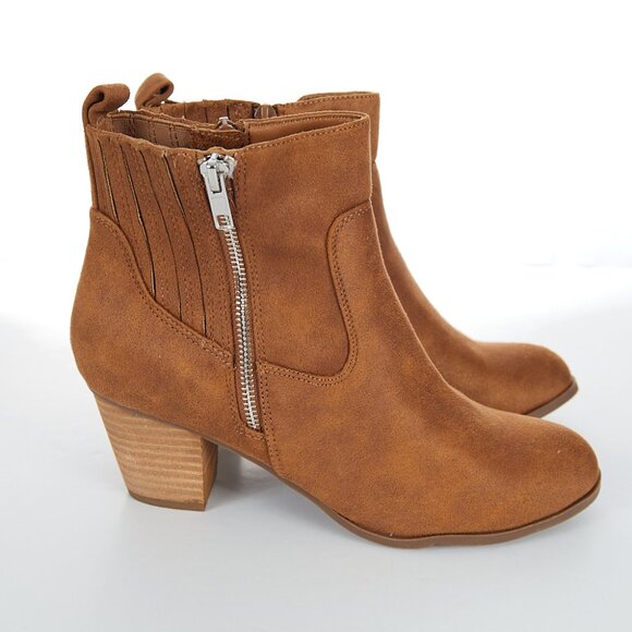 DV by Dolce Vita Shoes - DV Dolce Vita Caitie Bootie in Tan Women's Size 8 NWT
